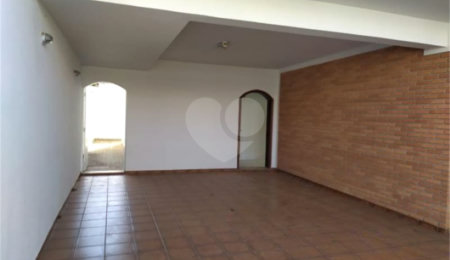 Casa à venda com 4 quartos, sendo 2 suítes,  em Jardim Macarengo, São Carlos, SP