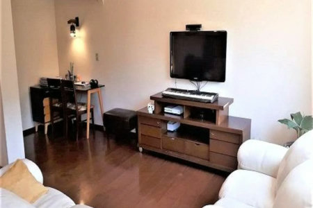 Sobrado com 4 quartos sendo 2 suítes, lareira e 2 vagas de garagem no Jardim Olympia/Butantã