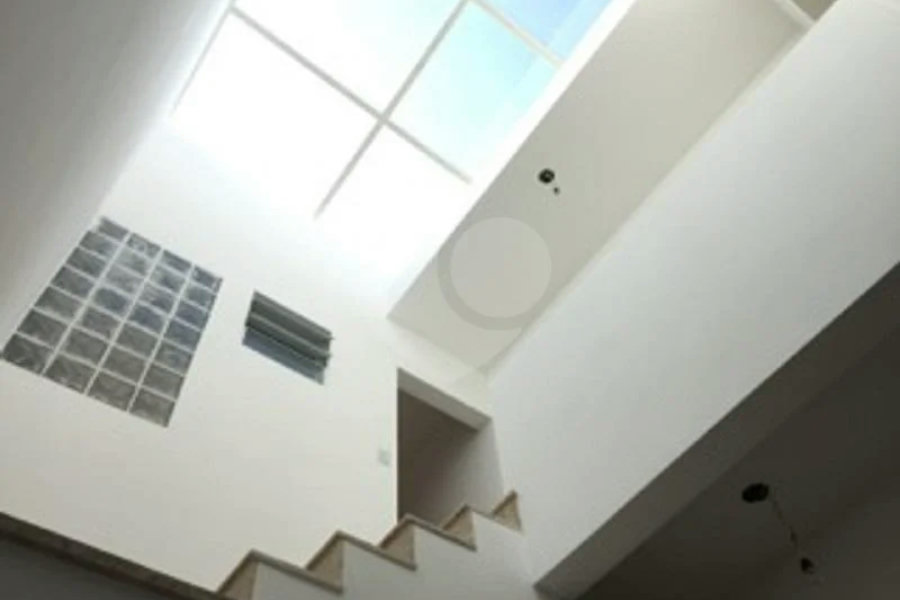Sobrado novo nunca habitado.