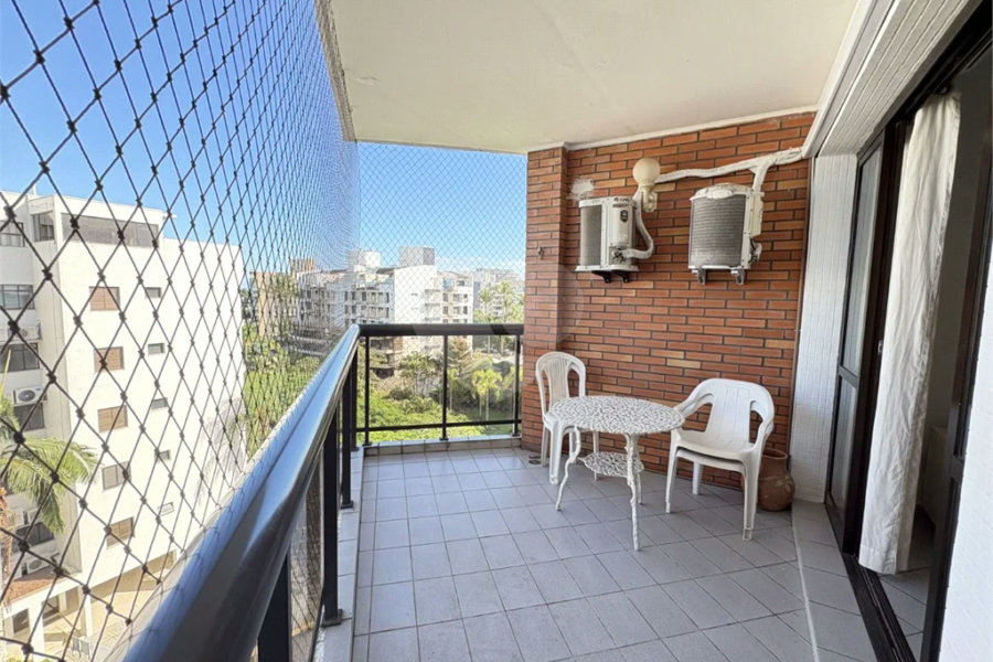 Apartamento à venda com 2 quartos, sendo 1 suíte,  em Riviera de São Lourenço, Bertioga, SP