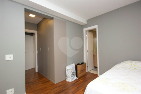 Apartamento à Venda na Vila Mariana com 163m², 3 Suítes e Varanda Gourmet
