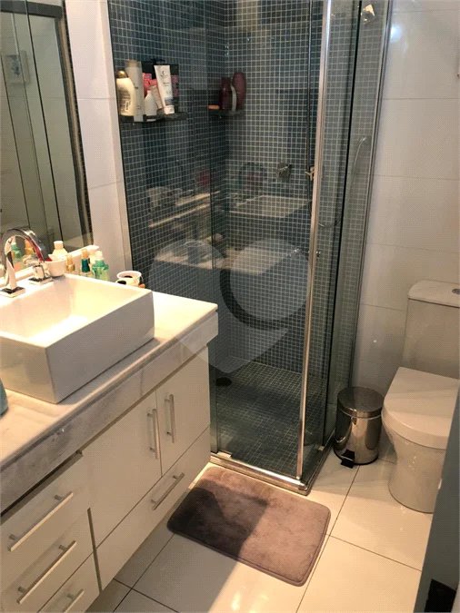 Apartamento em Bragança Paulista com 1 suíte, cozinha americana, varanda, 1 vaga garagem, área lazer com piscina e salão de festas