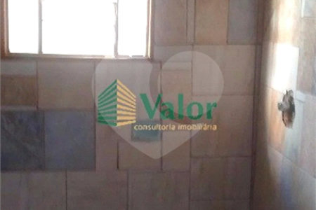 Ótimo salão comercial com uma casa no andar superior