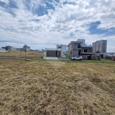 Terreno à Venda no Condomínio Monte das Araucárias