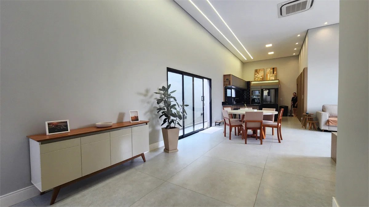 Casa à venda com 3 suítes no condomínio Via Castelli, Louveira - SP