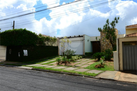 Casa térrea em Araraquara/SP.