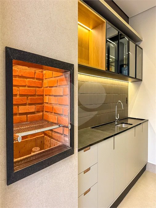 Indaiatuba - Condominio Sapezal - R$ 2.400.000,00 - Área Total 360,00 m² - Área Construída 213,32 m² - TÉRREA - 03 suítes sendo a master com closet; - Escritório; Lavabo; Cozinha com cooktop e planejados; Gourmet com churrasqueira; Ambientes preparados para ar condicionado; Piscina com cascata,