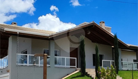 Casa à venda com 7 quartos, sendo 3 suítes, em Residencial e Industrial Campo Alegre, Poços de Caldas, MG