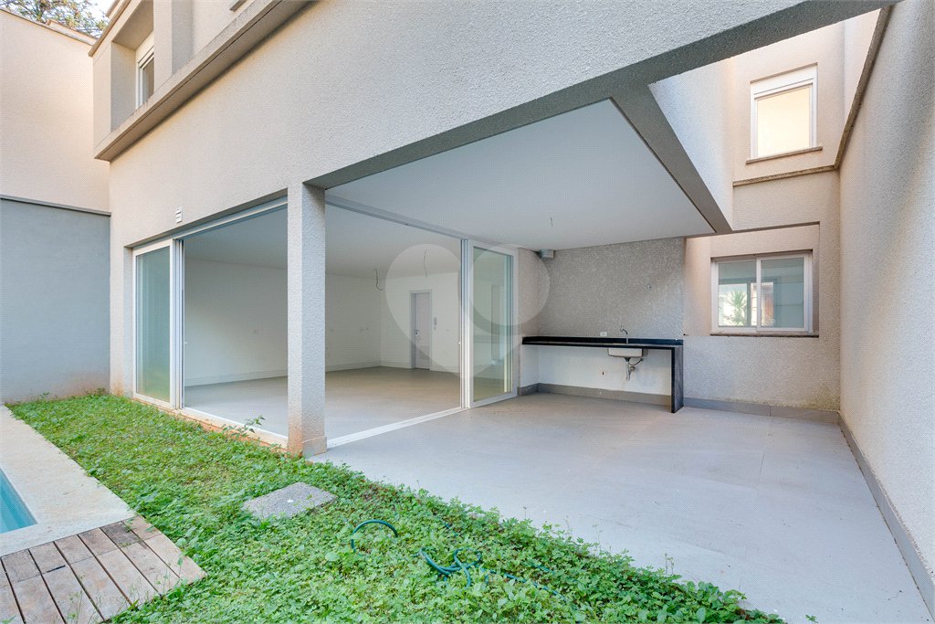 Casa à venda com 4 suítes no condomínio Vila Arese, São Paulo - SP