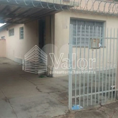 Casa térrea com 2 dormitórios.