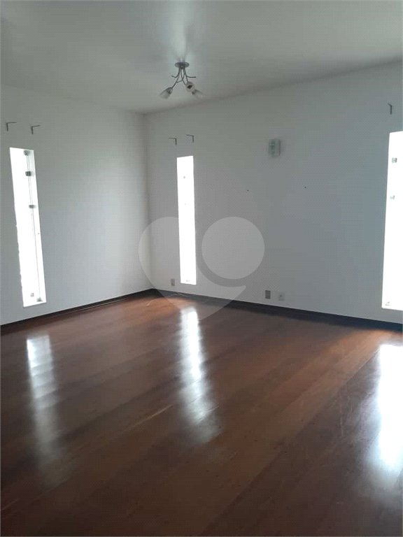 Linda casa para venda / Locação em bairro nobre