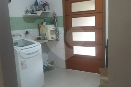 Sobrado à Venda no Condomínio Picollo Villagio com mobilha