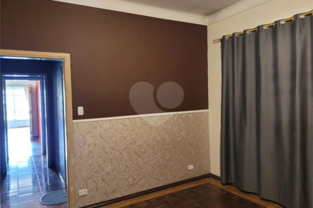 Casa Térrea com 3 dormitórios.