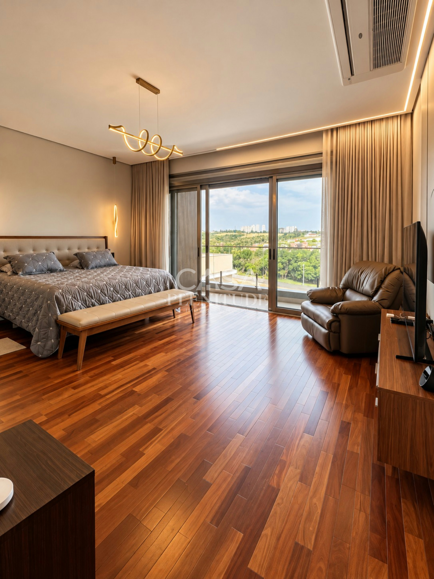 Casa nova no Saint Patrick com 926 m², 5 suítes, elevador e piscina aquecida, saúna em Sorocaba