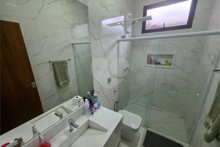 Casa térrea no Village Damha IV 3 quartos e piscina.