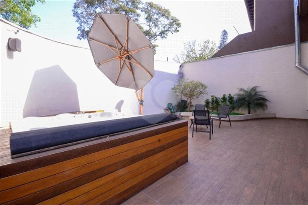 Casa com 4 Dormitórios sendo 1 suíte, com 3 Vagas