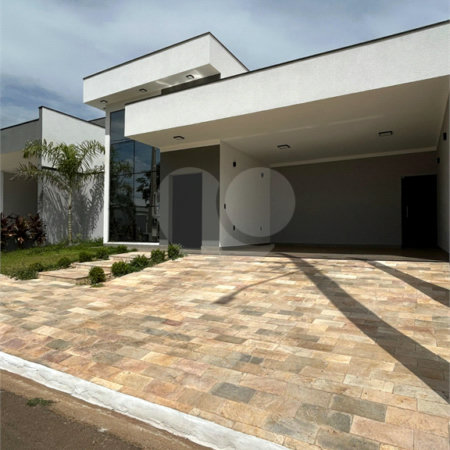 Casa térrea 3 quartos 1 suíte no residencial Terra dos Buritis