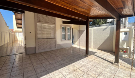 Casa à venda com 4 quartos, sendo 1 suíte,  em Jardim Alvinópolis, Atibaia, SP