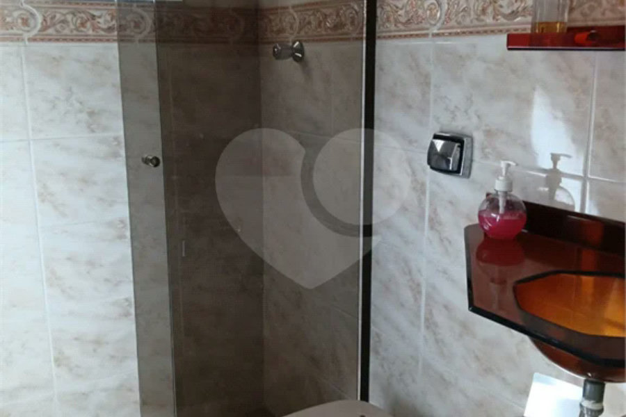 Sobrado em condomínio fechado com 3 dormitórios e 100m2