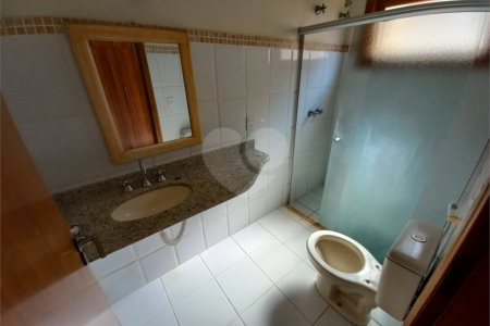 Casa Térrea no Condomínio Damha I,