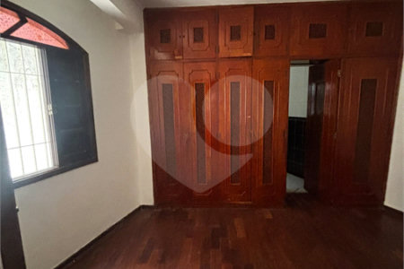 Casa com 70m², 3 dormitórios, sendo 1 suíte, 4 vagas, à venda no bairro do Ipiranga.