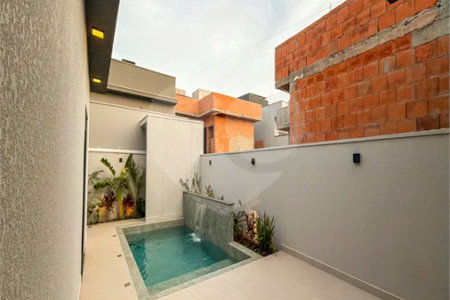Indaiatuba - Condominio Sapezal - R$ 2.400.000,00 - Área Total 360,00 m² - Área Construída 213,32 m² - TÉRREA - 03 suítes sendo a master com closet; - Escritório; Lavabo; Cozinha com cooktop e planejados; Gourmet com churrasqueira; Ambientes preparados para ar condicionado; Piscina com cascata,