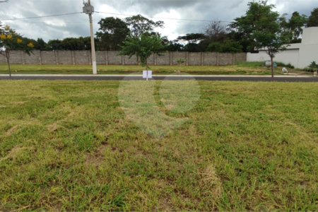 Terreno à Venda em São Carlos, no bairro Residencial Samambaia