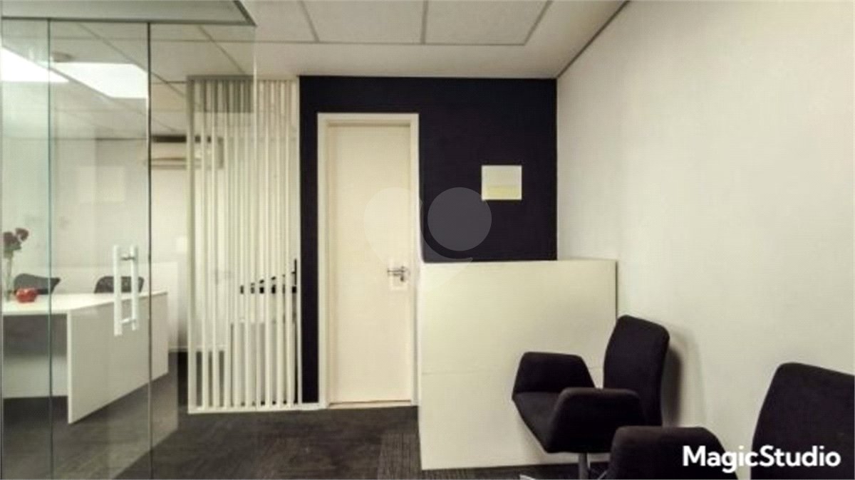 Sala comercial com 35m², 1 vaga, 1 banheiro, à venda na Barra Funda.