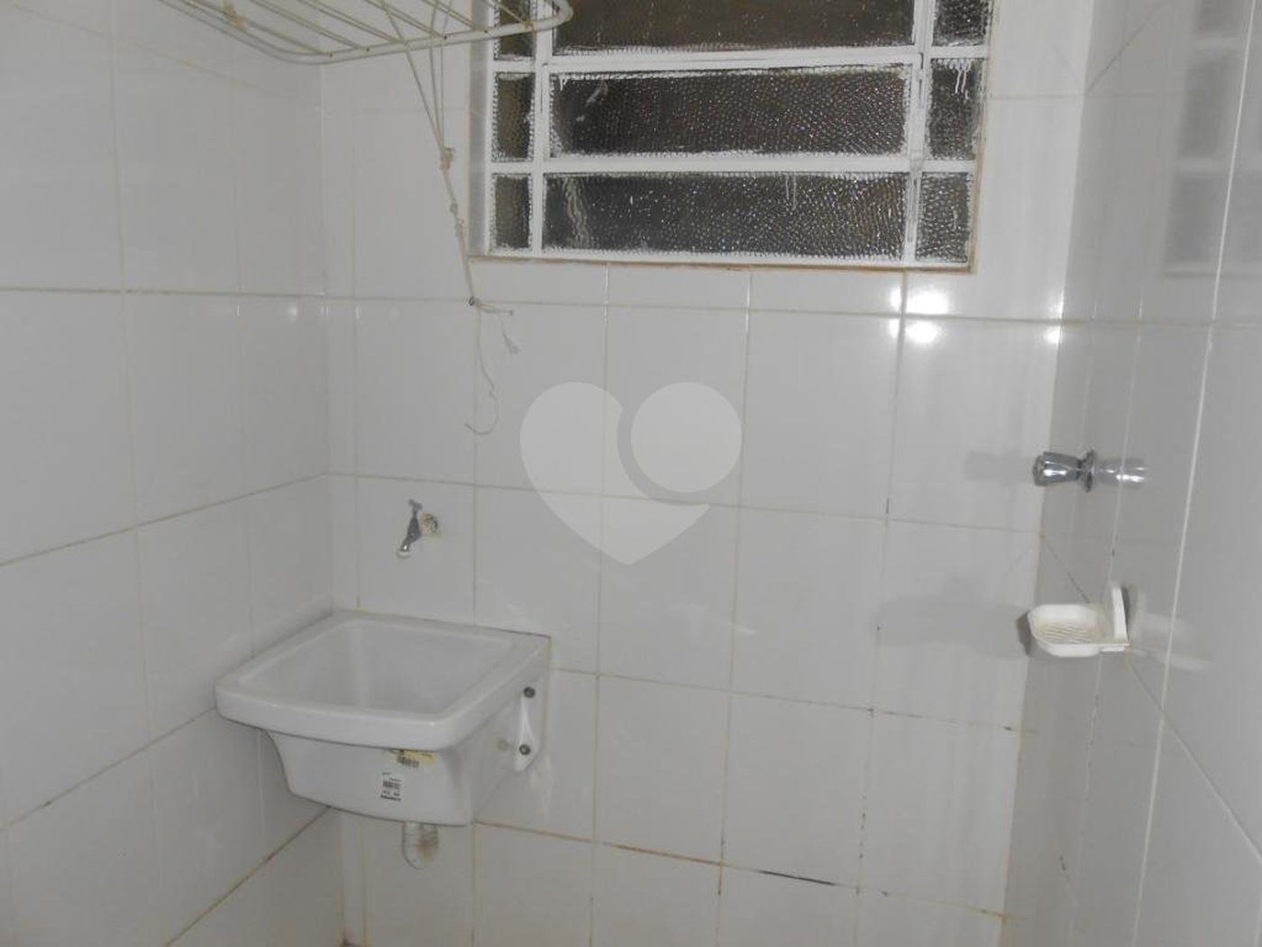 Kitnet à venda no bairro Liberdade.