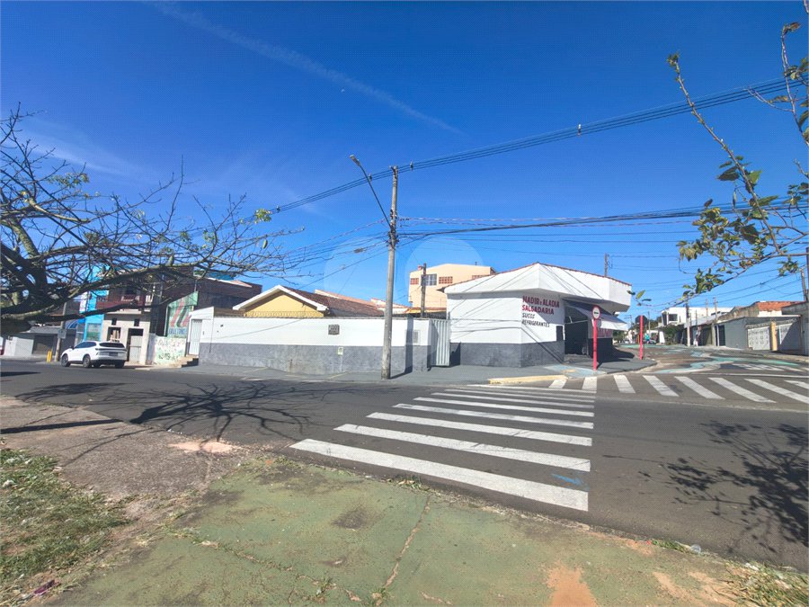 Linda Casa com Comercio ao lado independente.