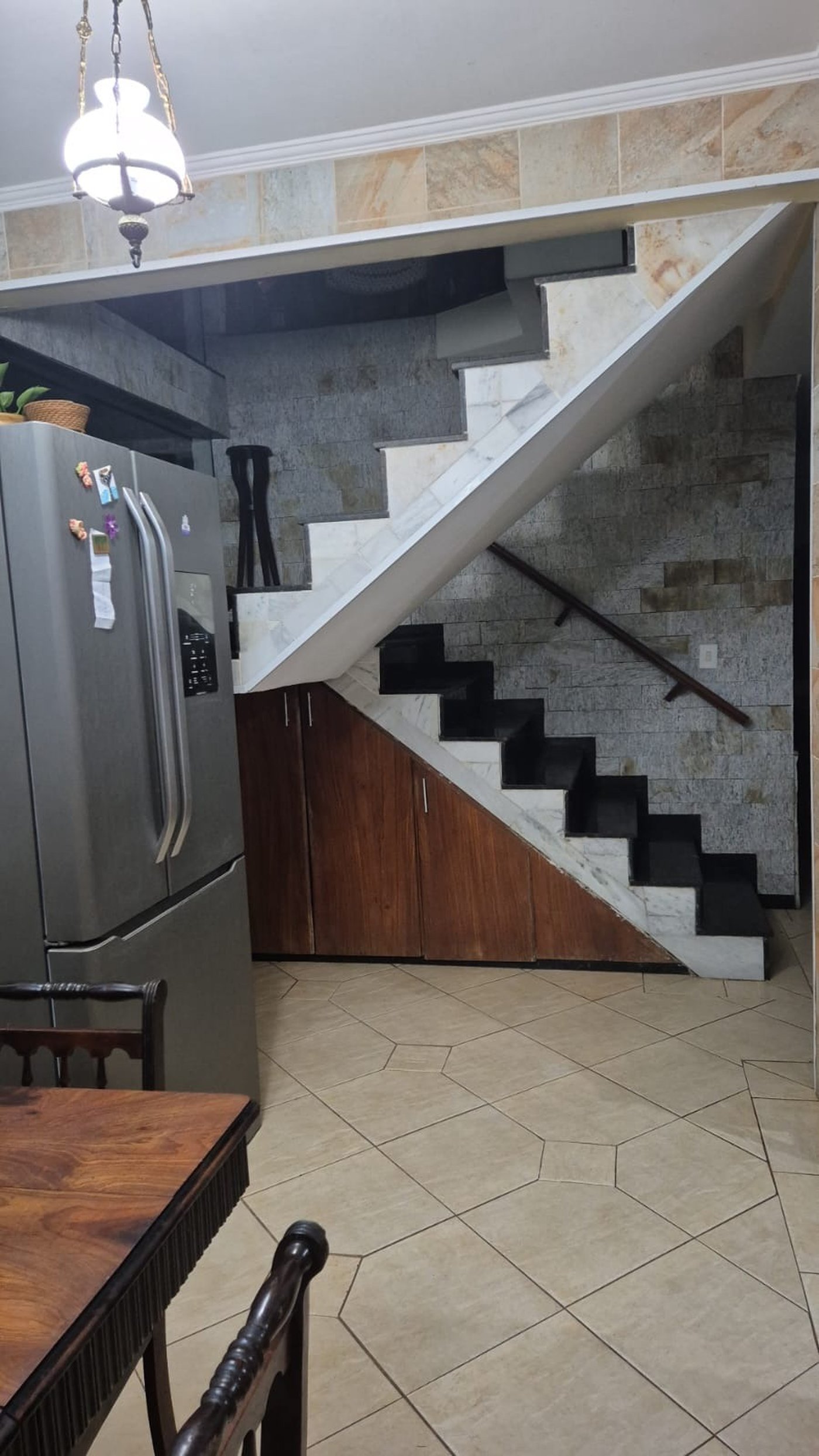 Casa à venda com 5 quartos, sendo 3 suítes, em Real, Praia Grande - SP