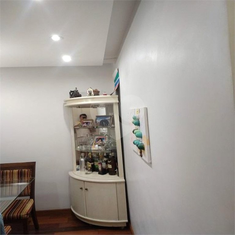 Apartamento na Vila Nova Conceição de 100m2 com 2 dorms, 1 suíte , 3 banheiros, 2 vagas. Estuda permuta.