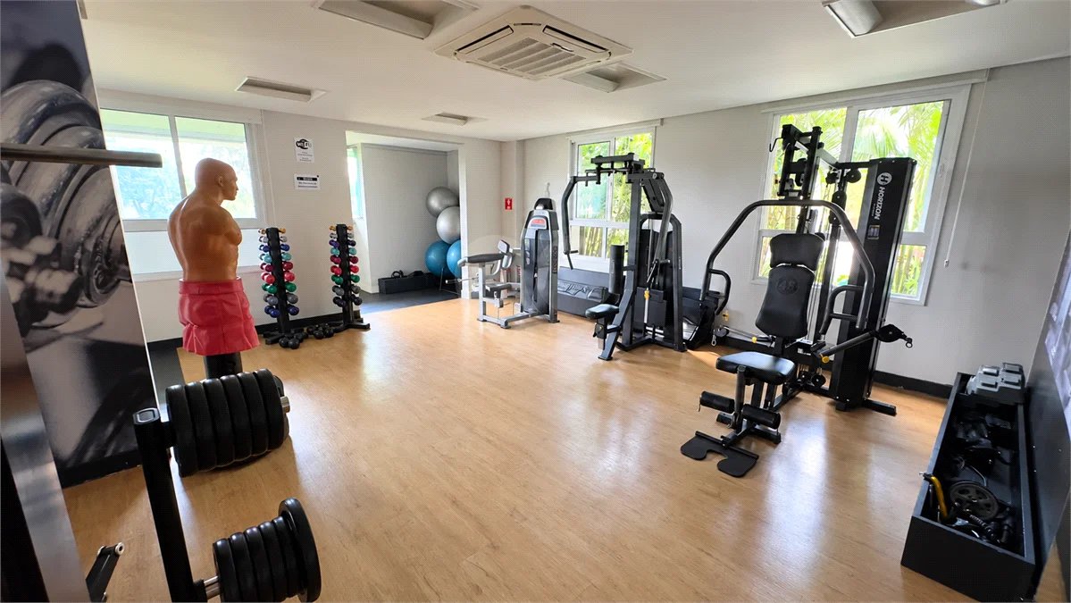Apartamento de 127 m² em andar alto, com vista livre, 3 suítes planejadas, sacada gourmet envidraçada, 2 vagas e lazer completo, próximo ao Shopping Golden Square e à Avenida Kennedy.
