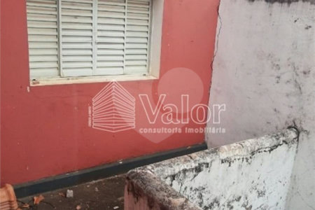 Casa Térrea com 2 dormitórios.