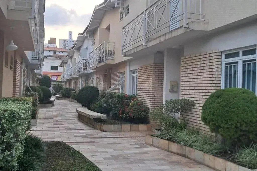 Lindo sobrado a venda em condomínio fechado, no Jardim das Palmas, com 3 dormitórios, sendo uma suíte