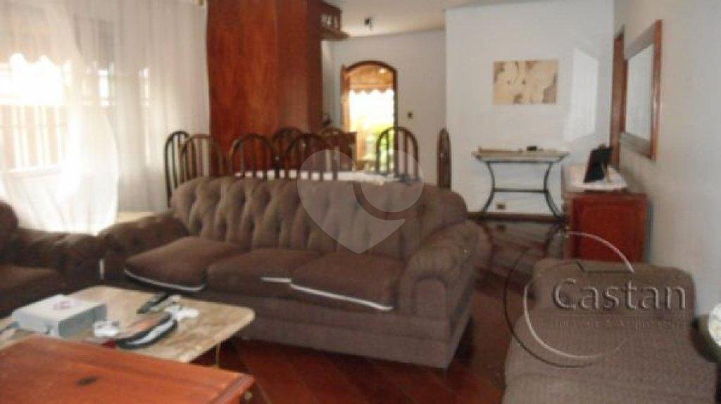 Casa térrea com salas comerciais em anexo à venda na região da Moóca