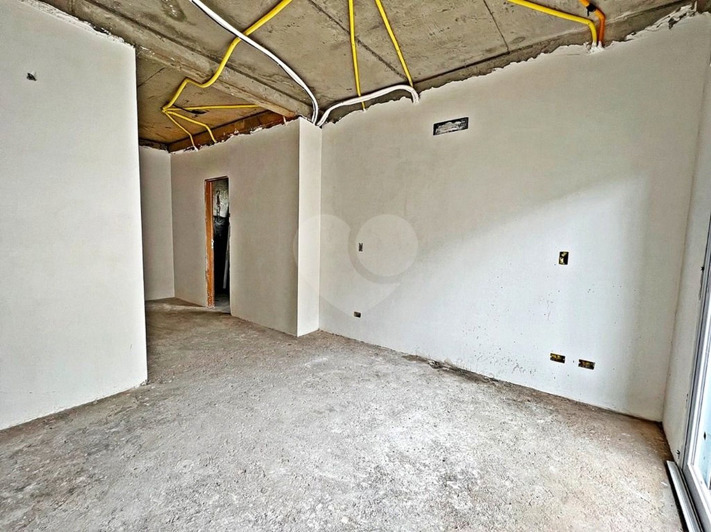Casa de Alto Padrão à Venda em Condomínio Fechado no Barro Branco | 4 Suíte | 6 Vagas