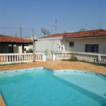 Ampla casa no condomÍnio Parque Fehr, contendo: