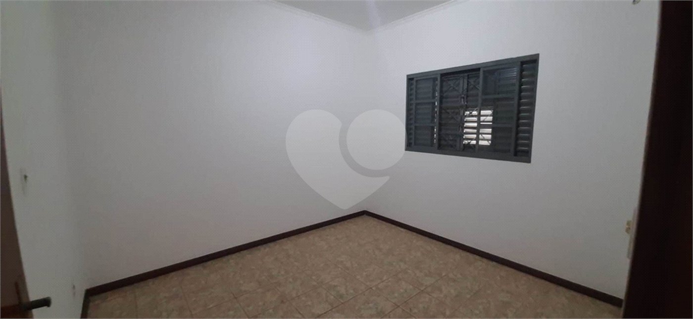Casa térrea para venda, com 3 dormitórios, sendo 1 suíte.