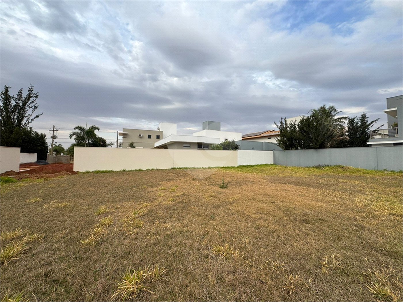 Terreno de 480m2 á venda, no condomínio Damha I, em São Carlos.