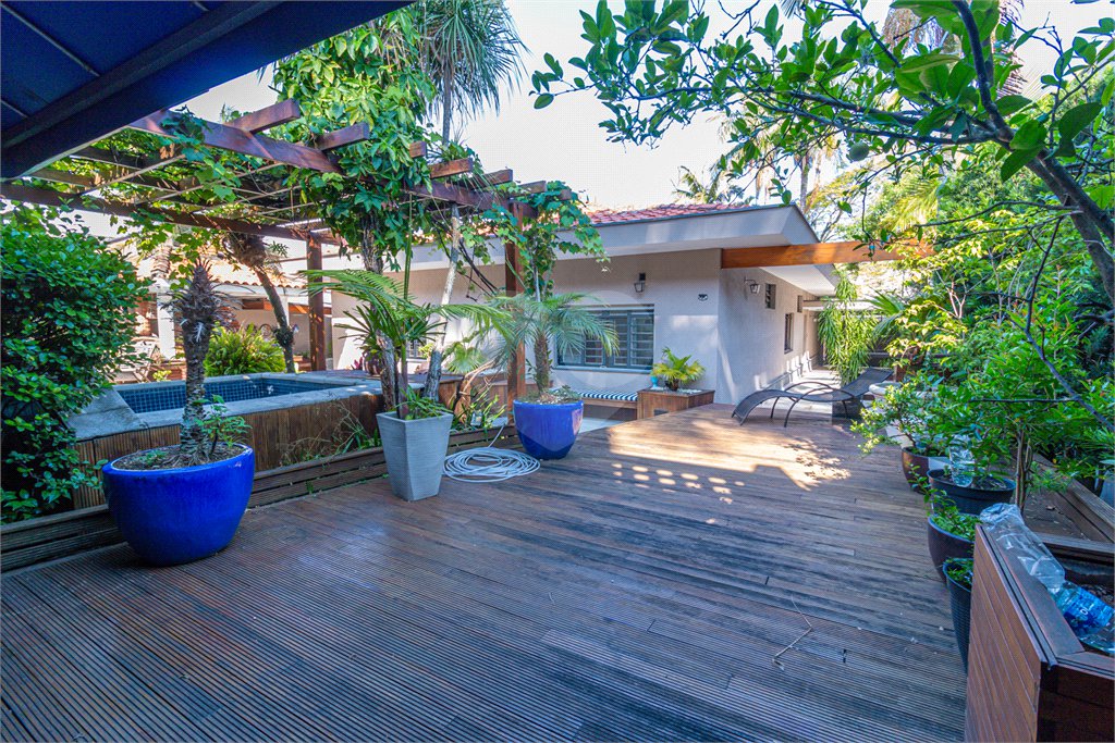 Casa à venda com 3 suítes em Chácara Monte Alegre, São Paulo, SP