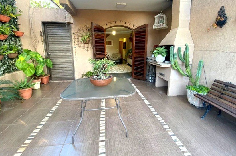 Sobrado à venda com 3 quartos, sendo 1 suíte, em Jardim Sarah, São Paulo - SP