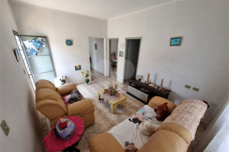 Casa térrea a venda na Vila Lutfalla