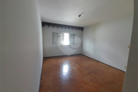 Casa Disponível para Venda ou Locação na Vila Nery – Ideal para Residência ou Comércio