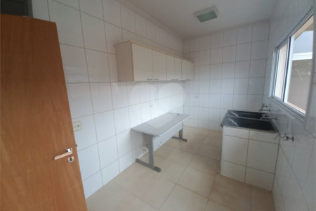 Excelente sobrado a venda no Condomínio Parque Sabará.