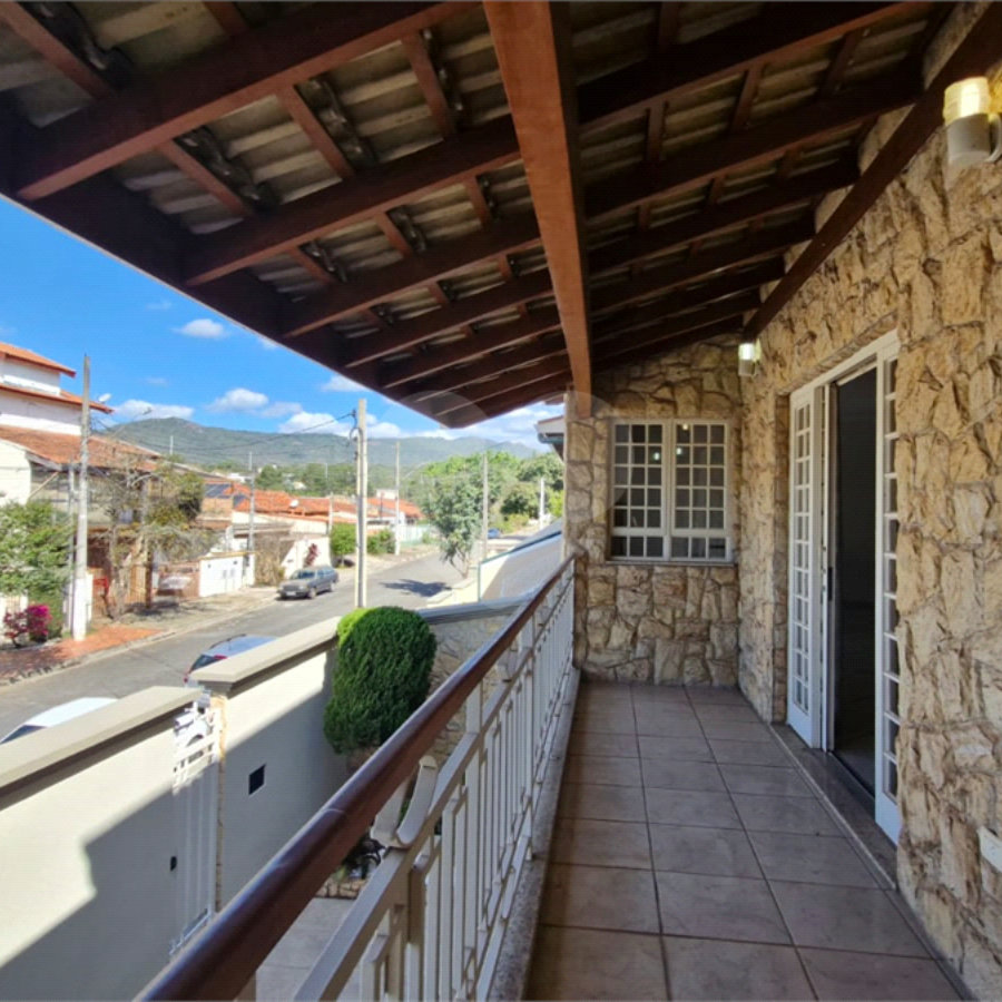 Casa sofisticada à venda em bairro nobre de Atibaia | 3 dormitórios | 408 m²