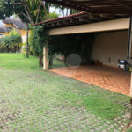 Casa no condomínio Damha I.