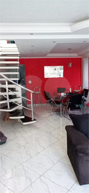 Casa com 194m², 3 dormitórios, sendo 1 suíte, 2 vagas, à venda na Vila Formosa.
