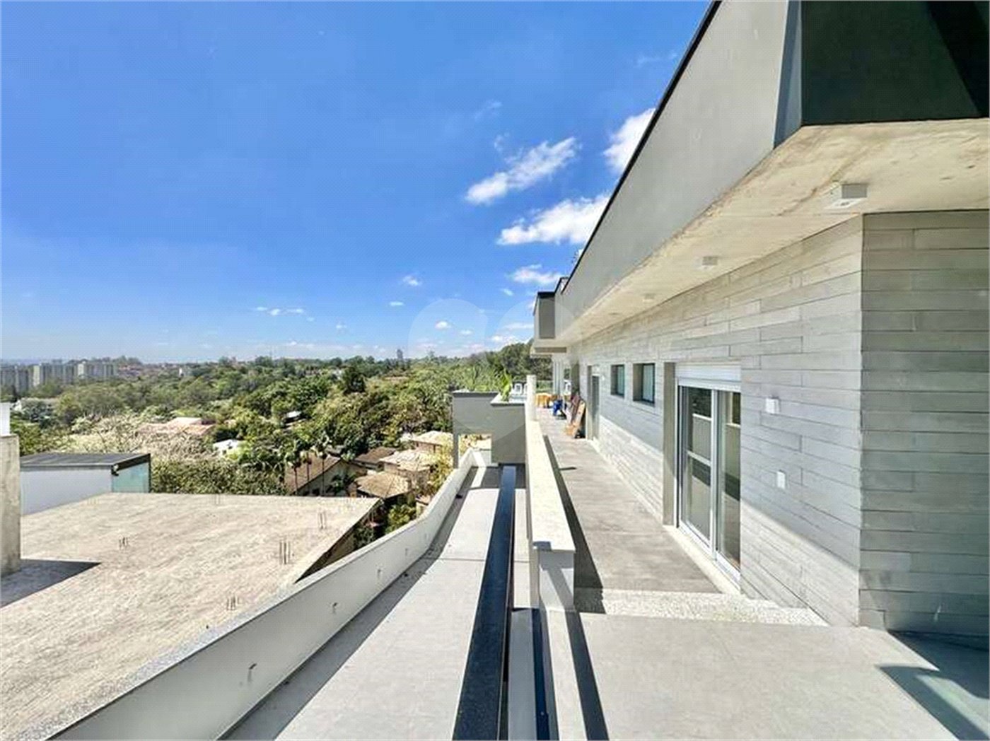 Casa Contemporânea e Mobiliada no Condomínio Palos Verdes – A Essência do Alto Padrão na Granja Viana – 7 suítes, 4 pavimentos com elevador
