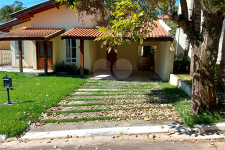 Casa charmosa e elegante localizada no deslumbrante Condomínio Villagio Capriccio Louveira SP